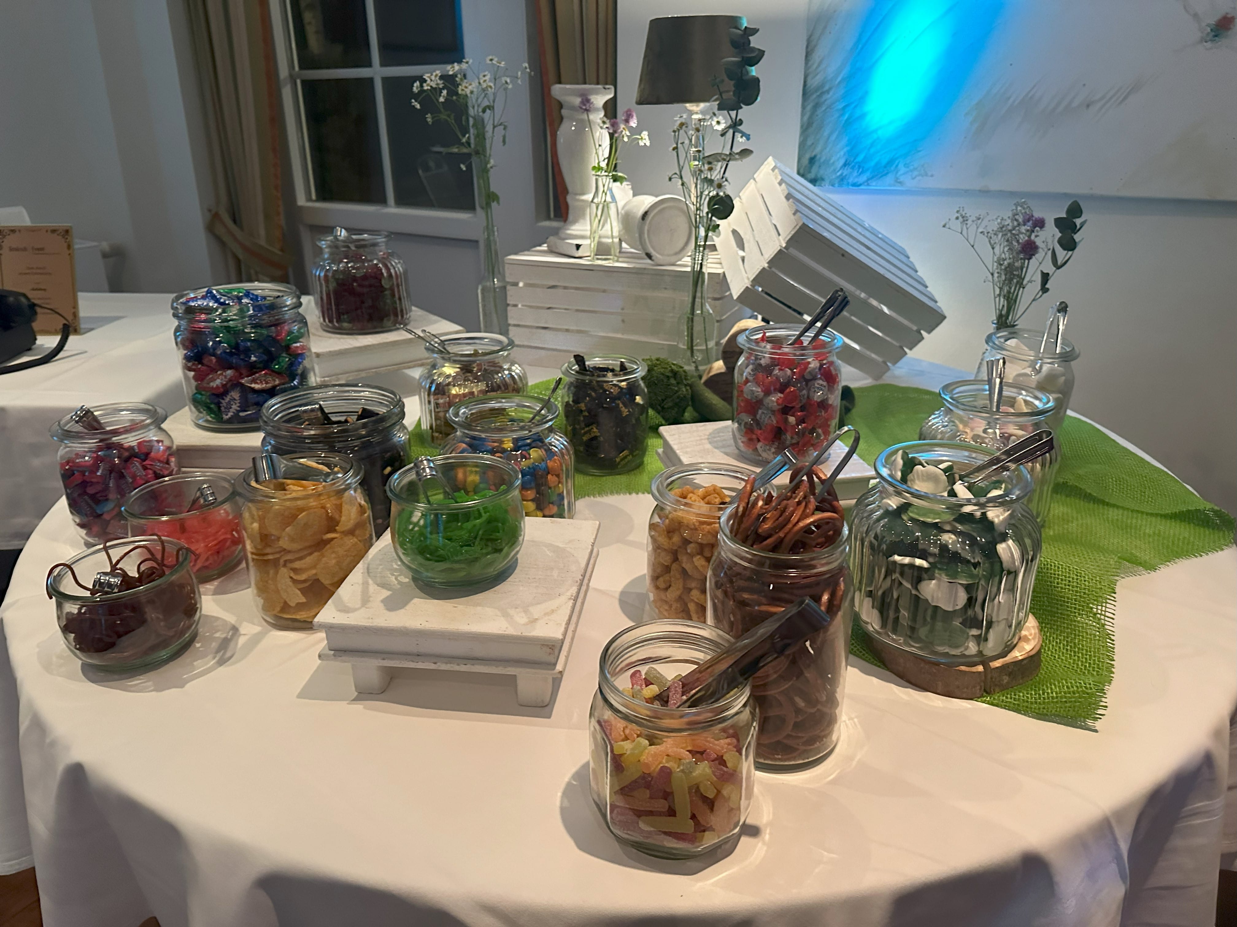 Candy Buffet auf einem Tisch.